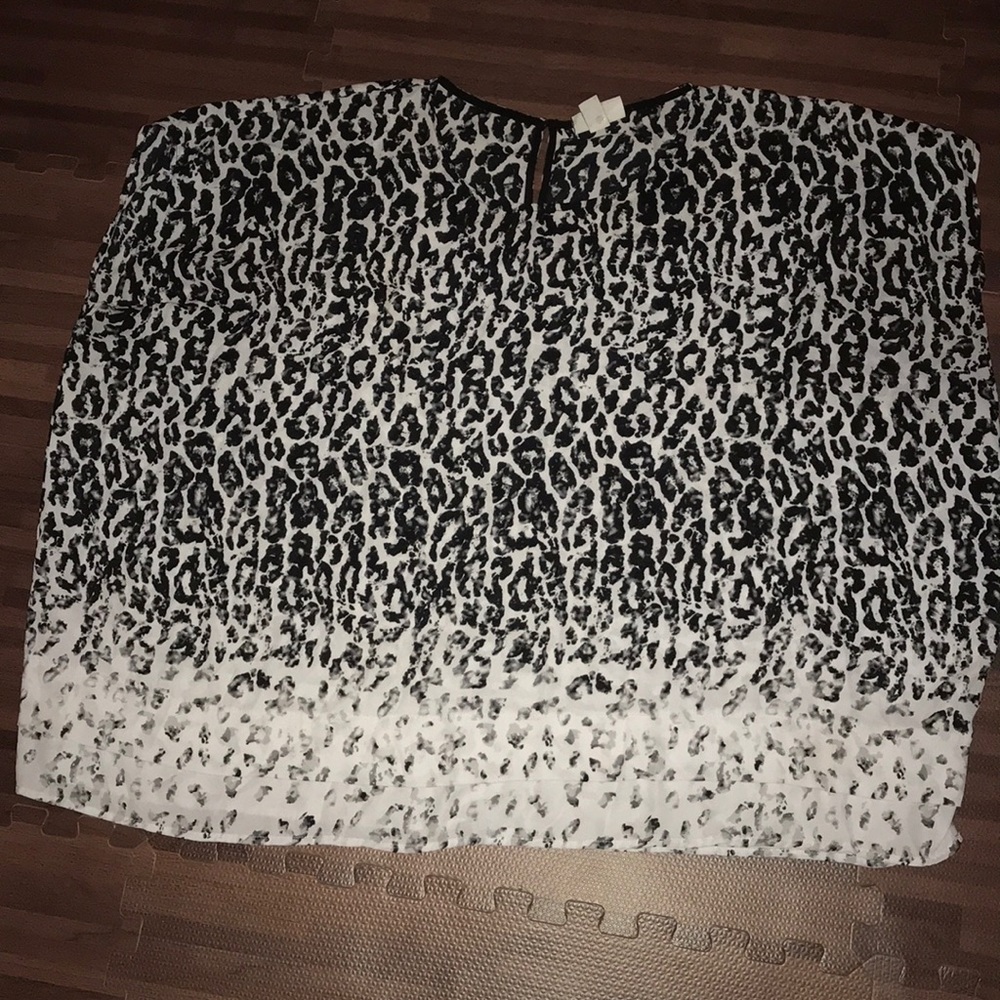 Ava & Vic Flowey short sleeve top